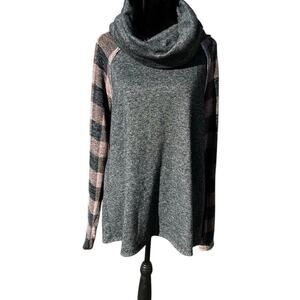 12PM by Mon Ami funnel neck sweater.  Gray pink plaid, gray bodyWomen's 2 XL